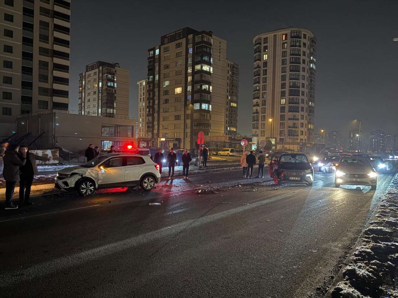 Kaza sonrası kesilen elektrikler, 2 ayrı kazaya daha neden oldu 1